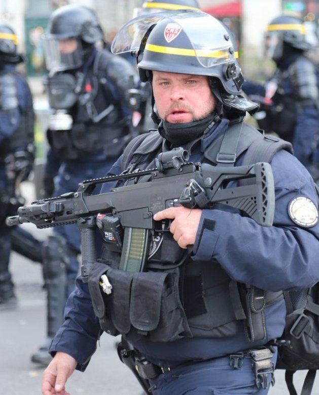CRS armé perdu à Nantes
